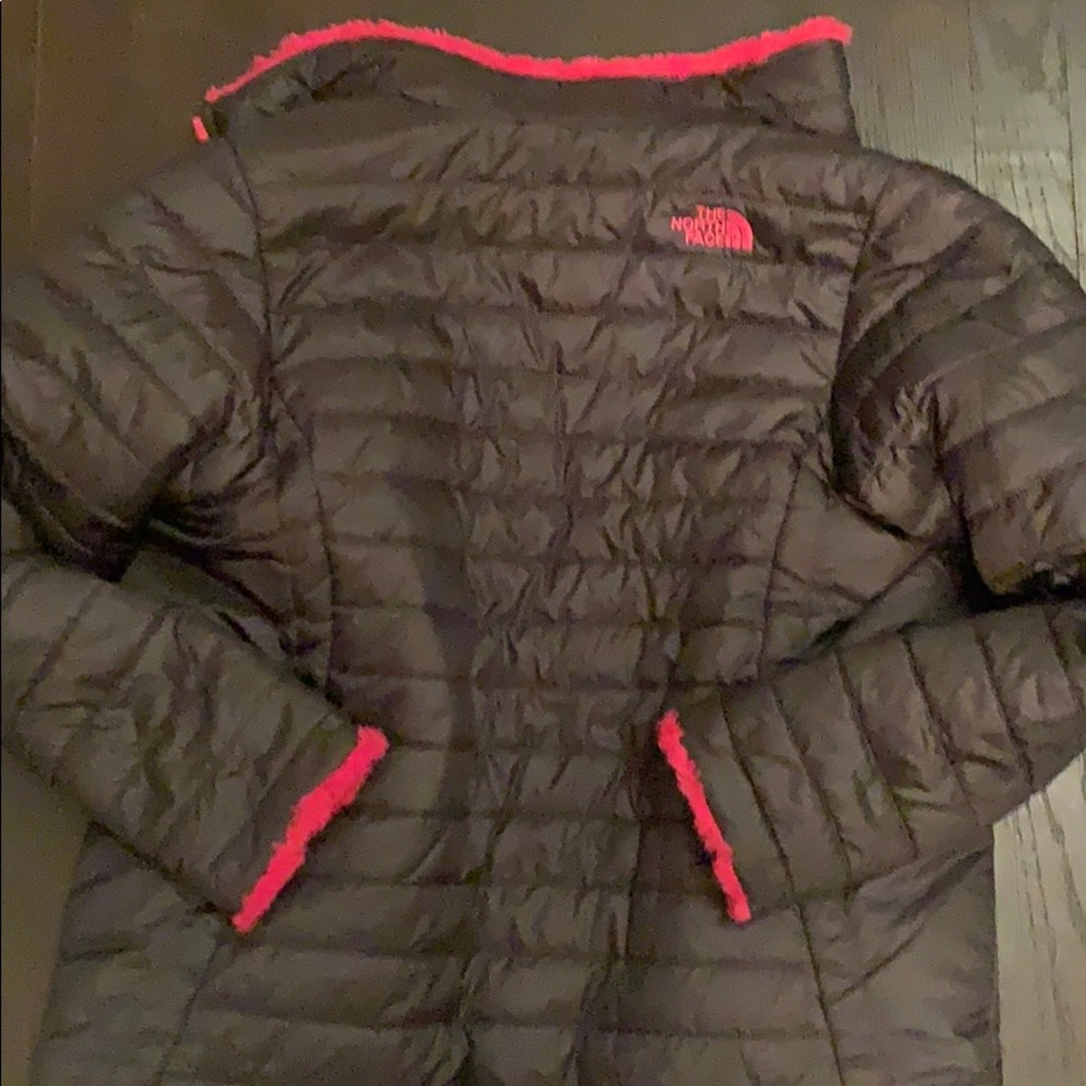 NORTHFACE REVERSIBLE SHERPA QUILTED JACKET - Picture 4 of 6